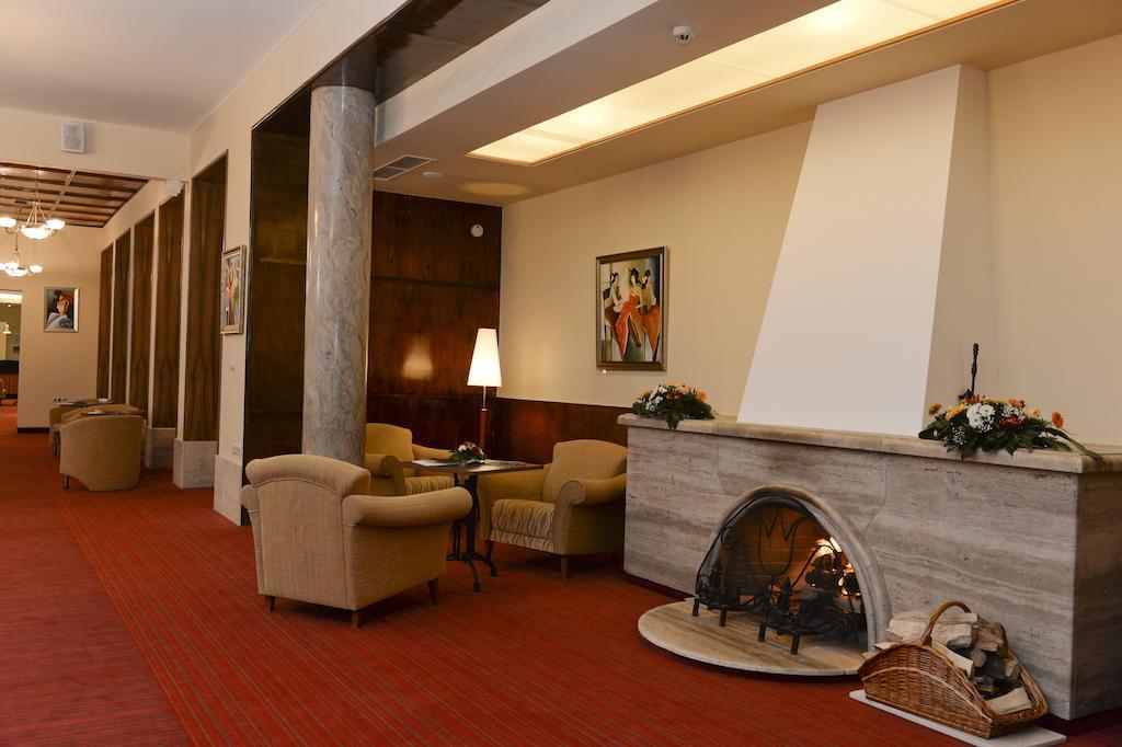 Hunguest Grandhotel Galya Galyatető Exteriör bild