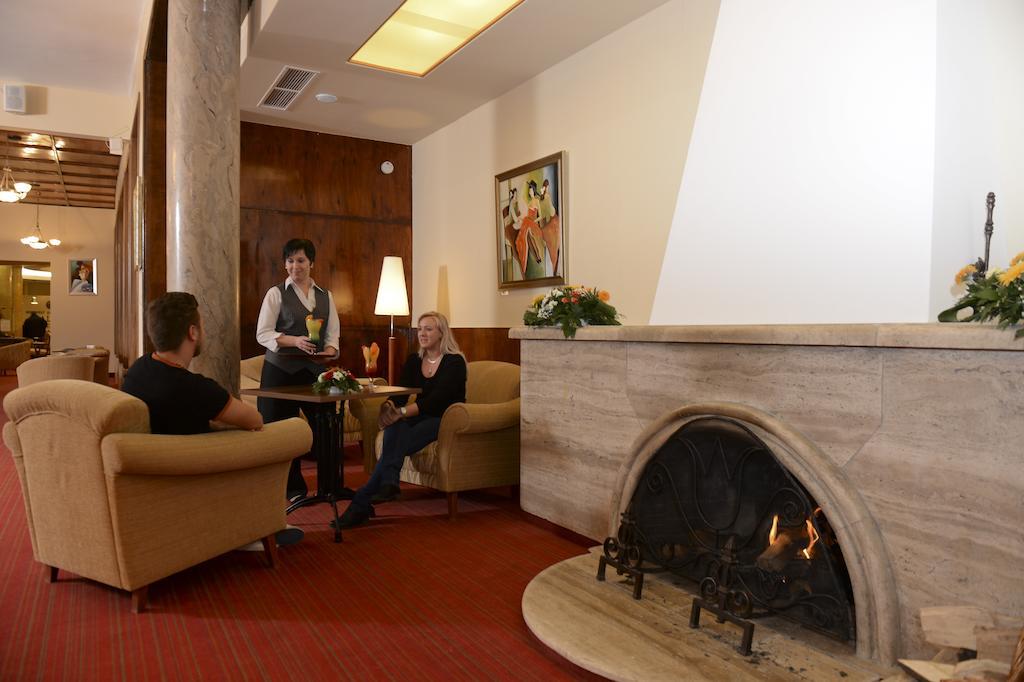 Hunguest Grandhotel Galya Galyatető Exteriör bild